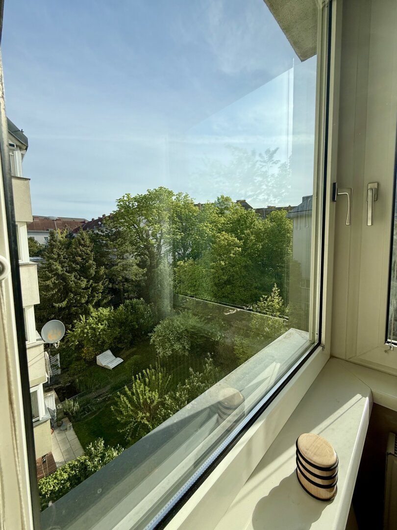 Helle 2-Zimmer-Wohnung mit hofseitiger Ruhelage und grünem Ausblick in 1140 Wien