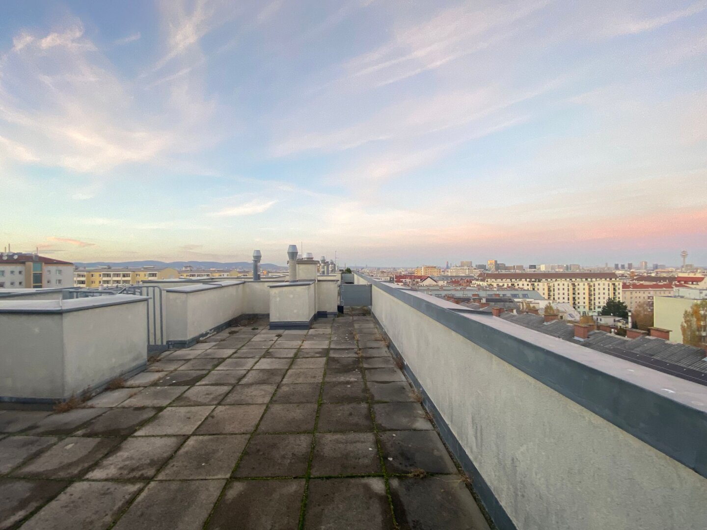 GELEGENHEIT! | PREISWERTE 2-ZIMMER-DACHGESCHOSSWOHNUNG | SOMMER AUF DER DACHTERRASSE | AB SOFORT VERFÜGBAR