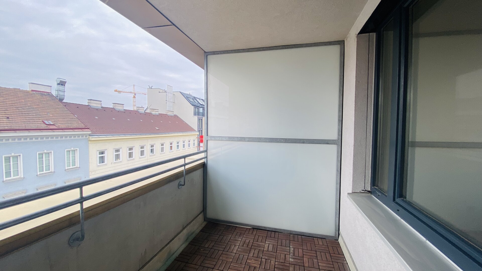 /MIT FREIFLÄCHE / TOLLE ANBINDUNG / VERFÜGBAR AB 1.08.2026 / 2-ZIMMER