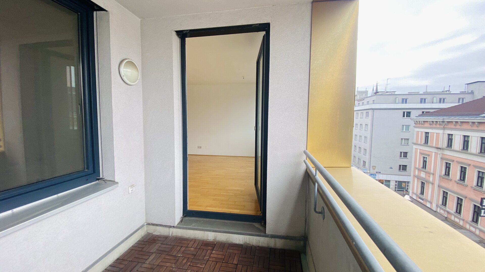 /MIT FREIFLÄCHE / TOLLE ANBINDUNG / VERFÜGBAR AB 1.08.2026 / 2-ZIMMER