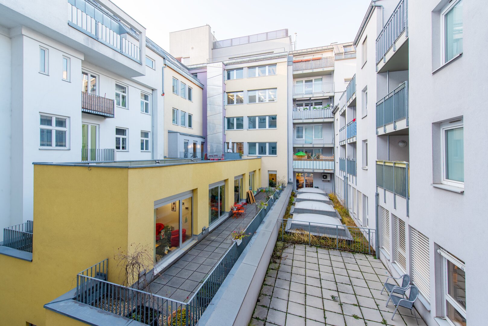 /MIT FREIFLÄCHE / TOLLE ANBINDUNG / VERFÜGBAR AB 1.08.2026 / 2-ZIMMER
