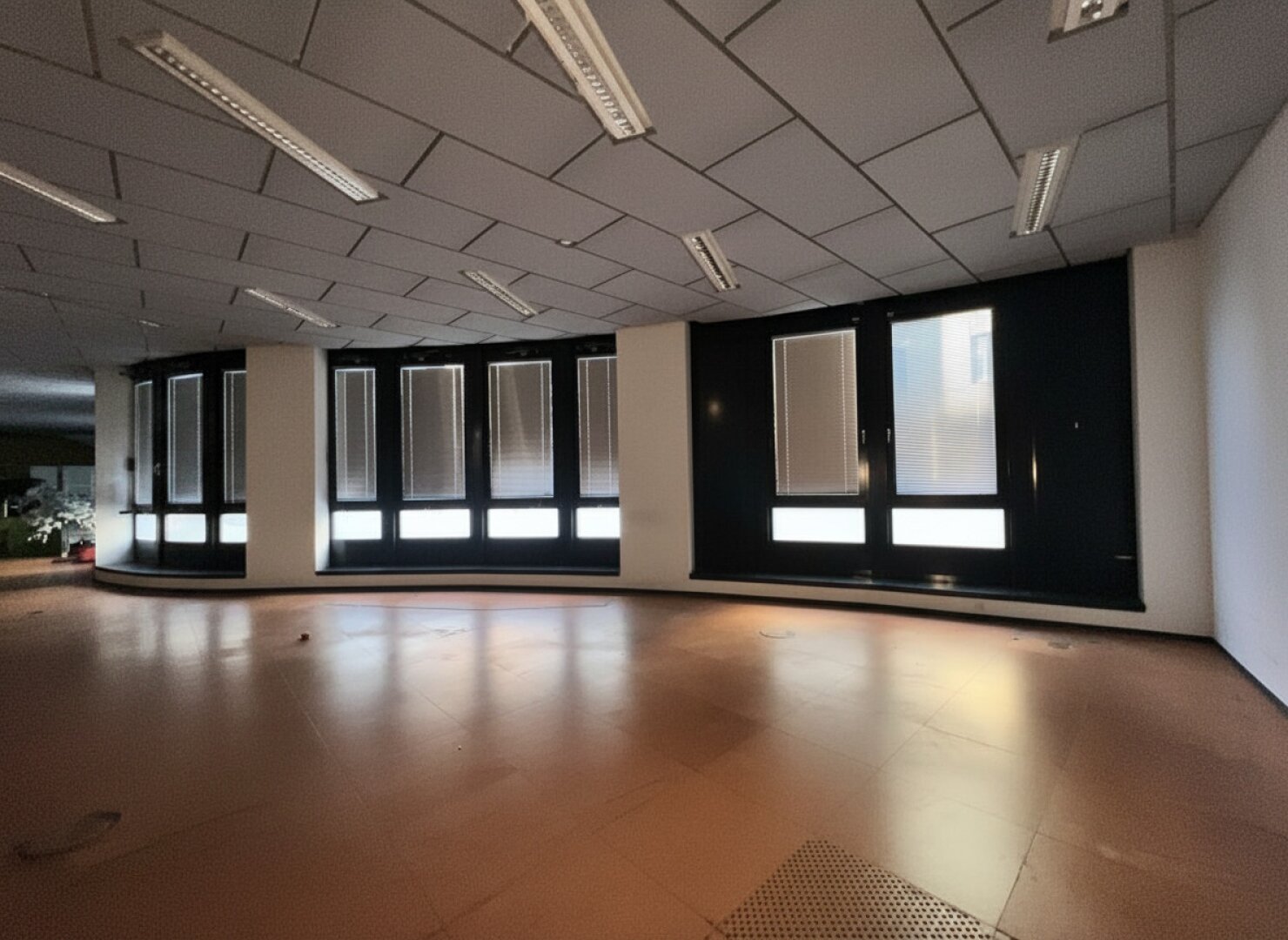 Town Town - CB 10 - Moderne Büro-, Geschäfts- & Lagerflächen