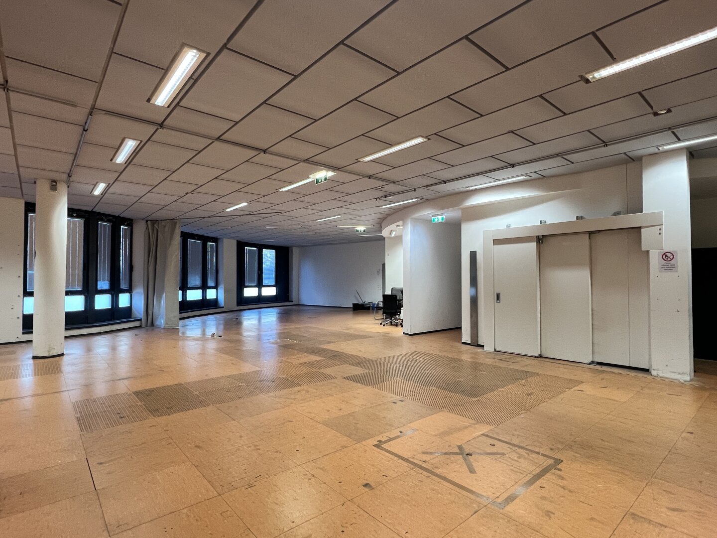 Town Town - CB 10 - Moderne Büro-, Geschäfts- & Lagerflächen