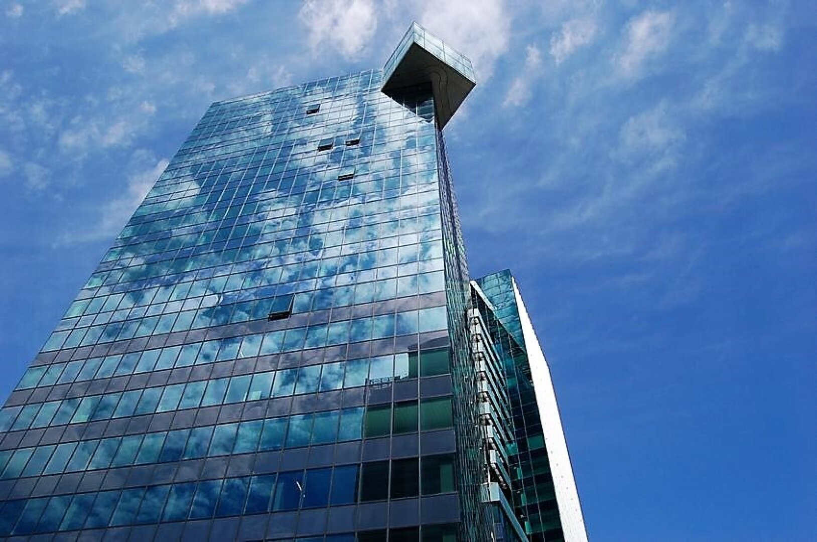 | BÜROS MIT AUSBLICK | IM SATURN TOWER