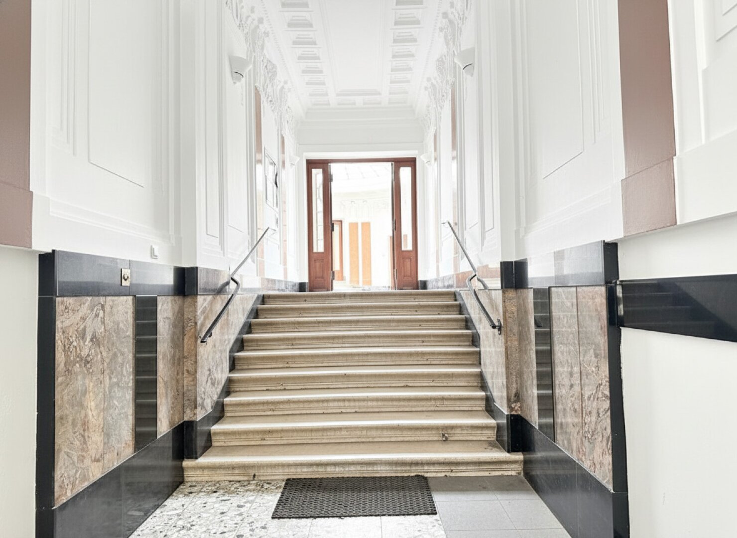 | Repräsentatives 4-Zimmer-Altbaubüro | zentrale Landstraßer Bestlage