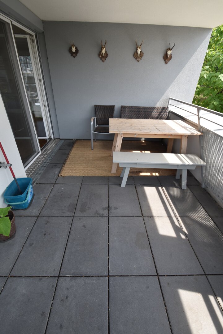 BALKONTRAUM NAHE ALTE DONAU: Großzügige 4-Zimmer Wohnung mit 2 Balkonen/Terrassen und Parkplatz