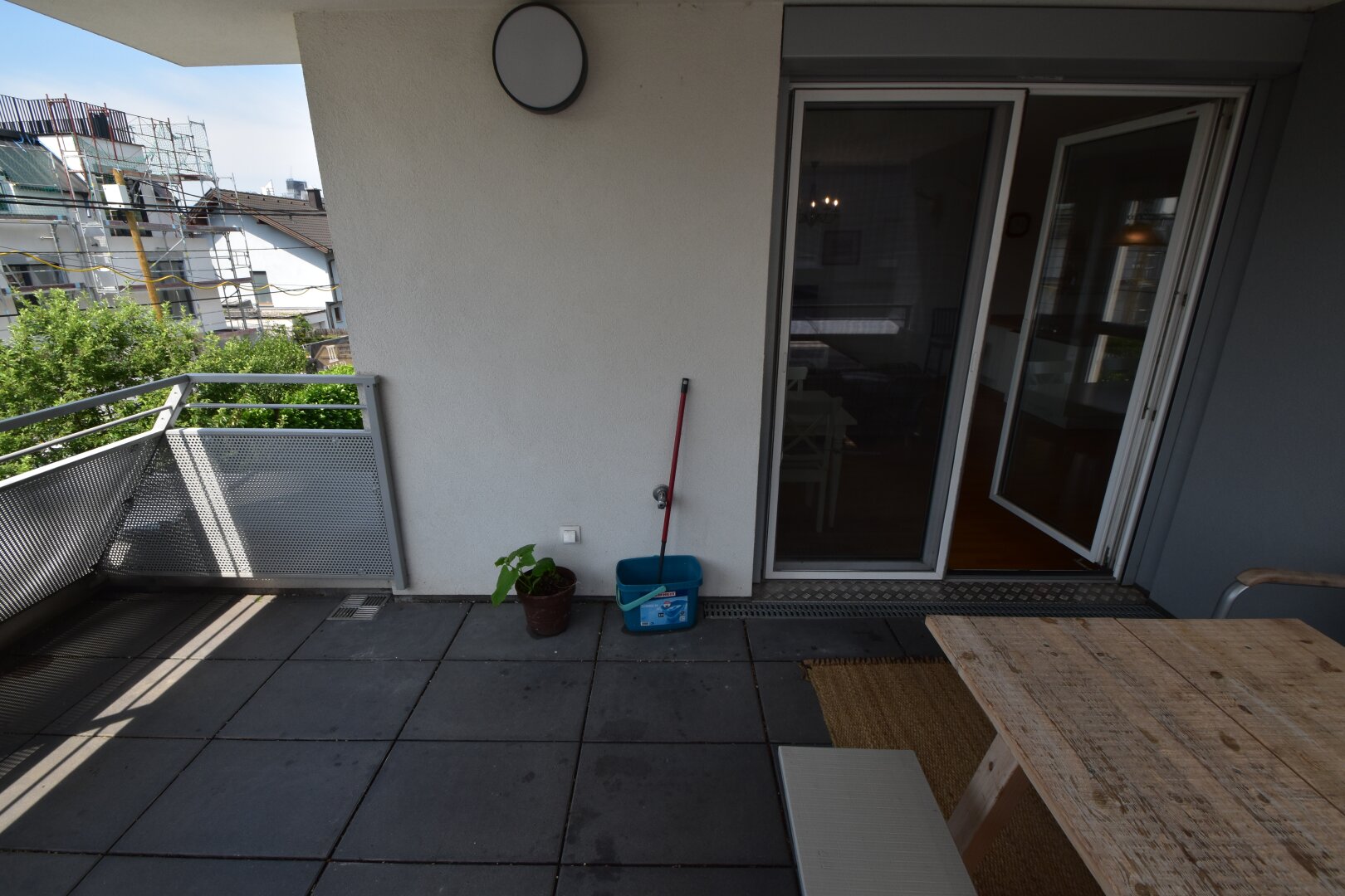 BALKONTRAUM NAHE ALTE DONAU: Großzügige 4-Zimmer Wohnung mit 2 Balkonen/Terrassen und Parkplatz