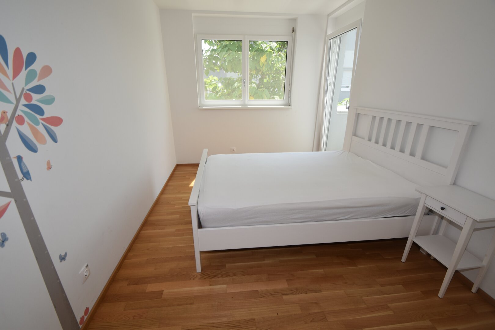 BALKONTRAUM NAHE ALTE DONAU: Großzügige 4-Zimmer Wohnung mit 2 Balkonen/Terrassen und Parkplatz