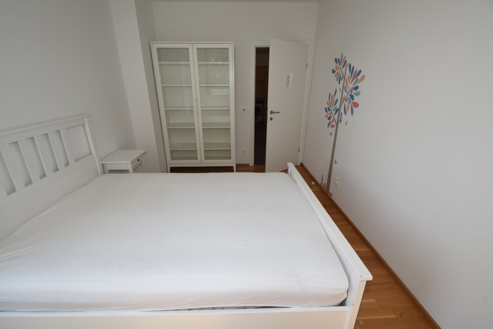 BALKONTRAUM NAHE ALTE DONAU: Großzügige 4-Zimmer Wohnung mit 2 Balkonen/Terrassen und Parkplatz