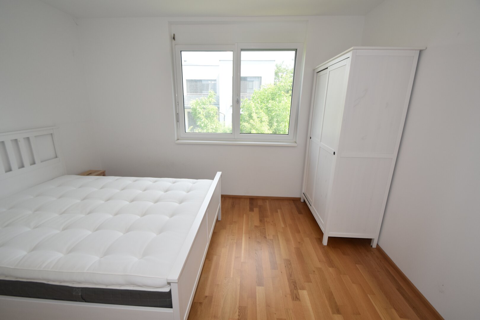BALKONTRAUM NAHE ALTE DONAU: Großzügige 4-Zimmer Wohnung mit 2 Balkonen/Terrassen und Parkplatz