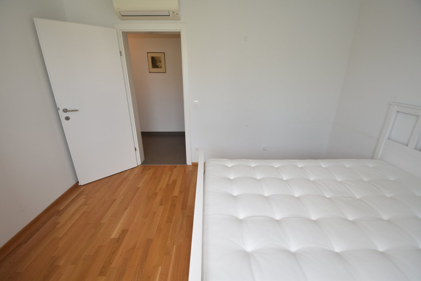 BALKONTRAUM NAHE ALTE DONAU: Großzügige 4-Zimmer Wohnung mit 2 Balkonen/Terrassen und Parkplatz