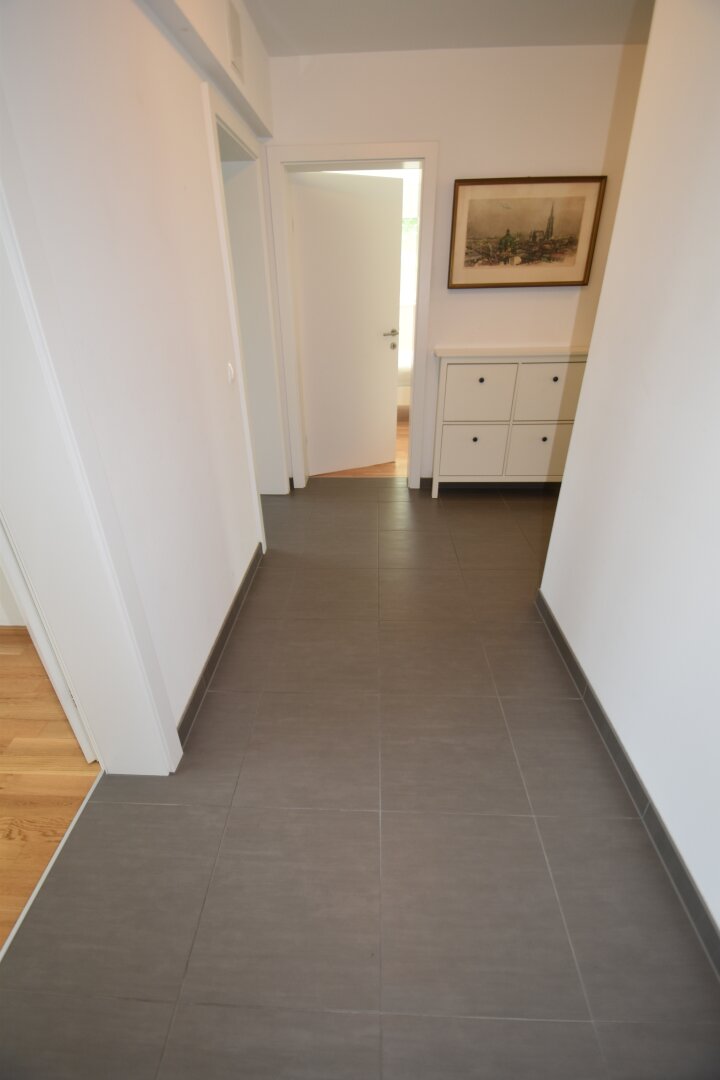BALKONTRAUM NAHE ALTE DONAU: Großzügige 4-Zimmer Wohnung mit 2 Balkonen/Terrassen und Parkplatz