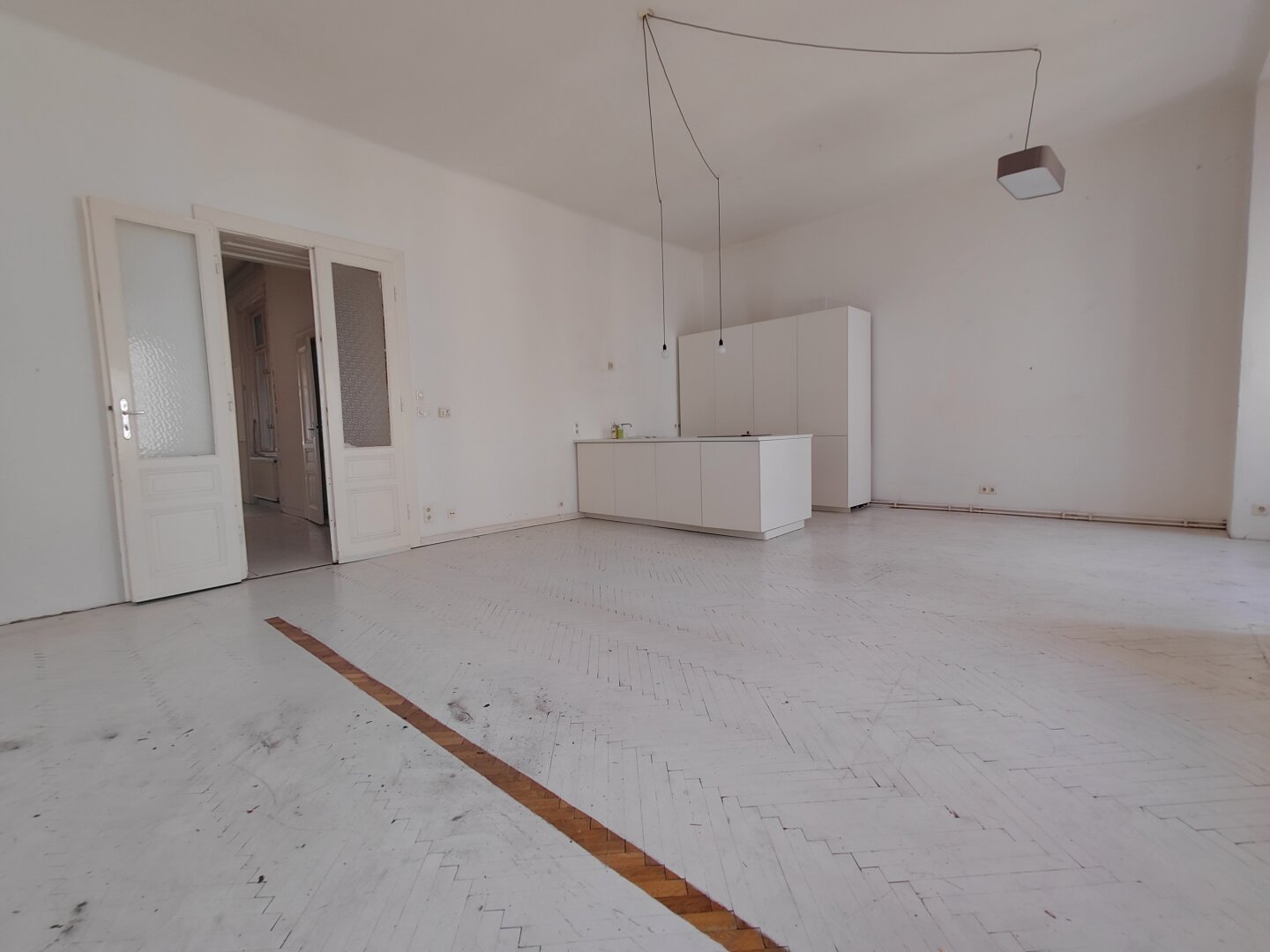 STADTWOHNUNG IN 1070 WIEN: Stilvolle 4-Zimmer Wohnung mit kleinem Balkon