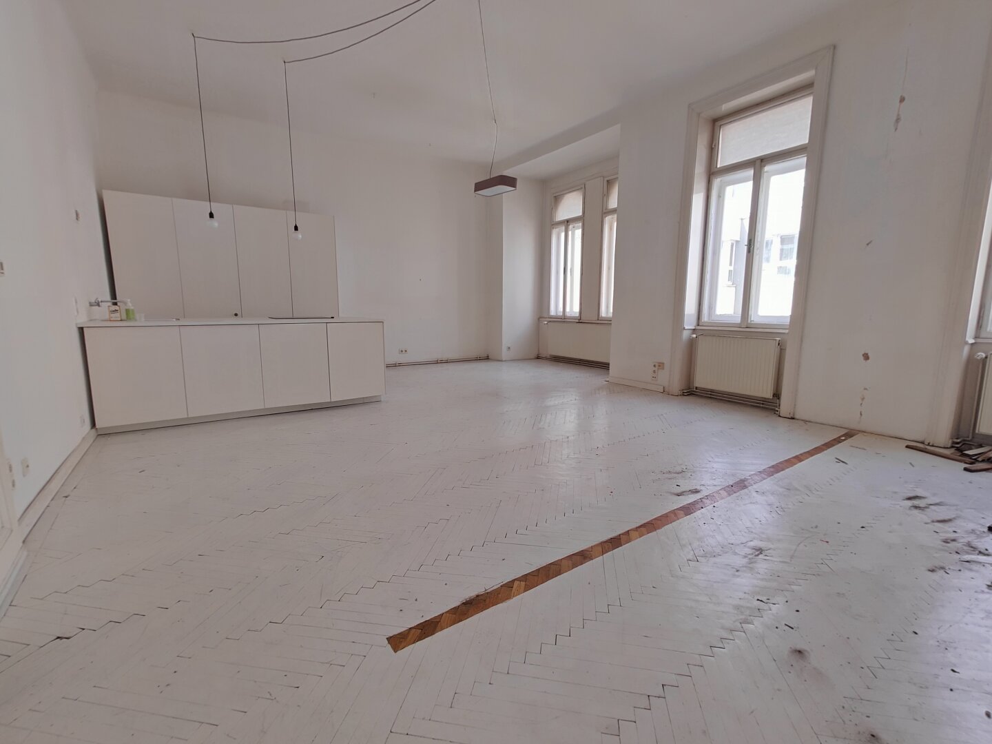 STADTWOHNUNG IN 1070 WIEN: Stilvolle 4-Zimmer Wohnung mit kleinem Balkon