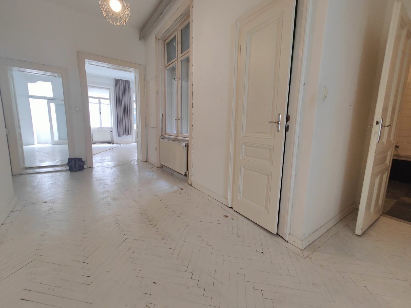 STADTWOHNUNG IN 1070 WIEN: Stilvolle 4-Zimmer Wohnung mit kleinem Balkon