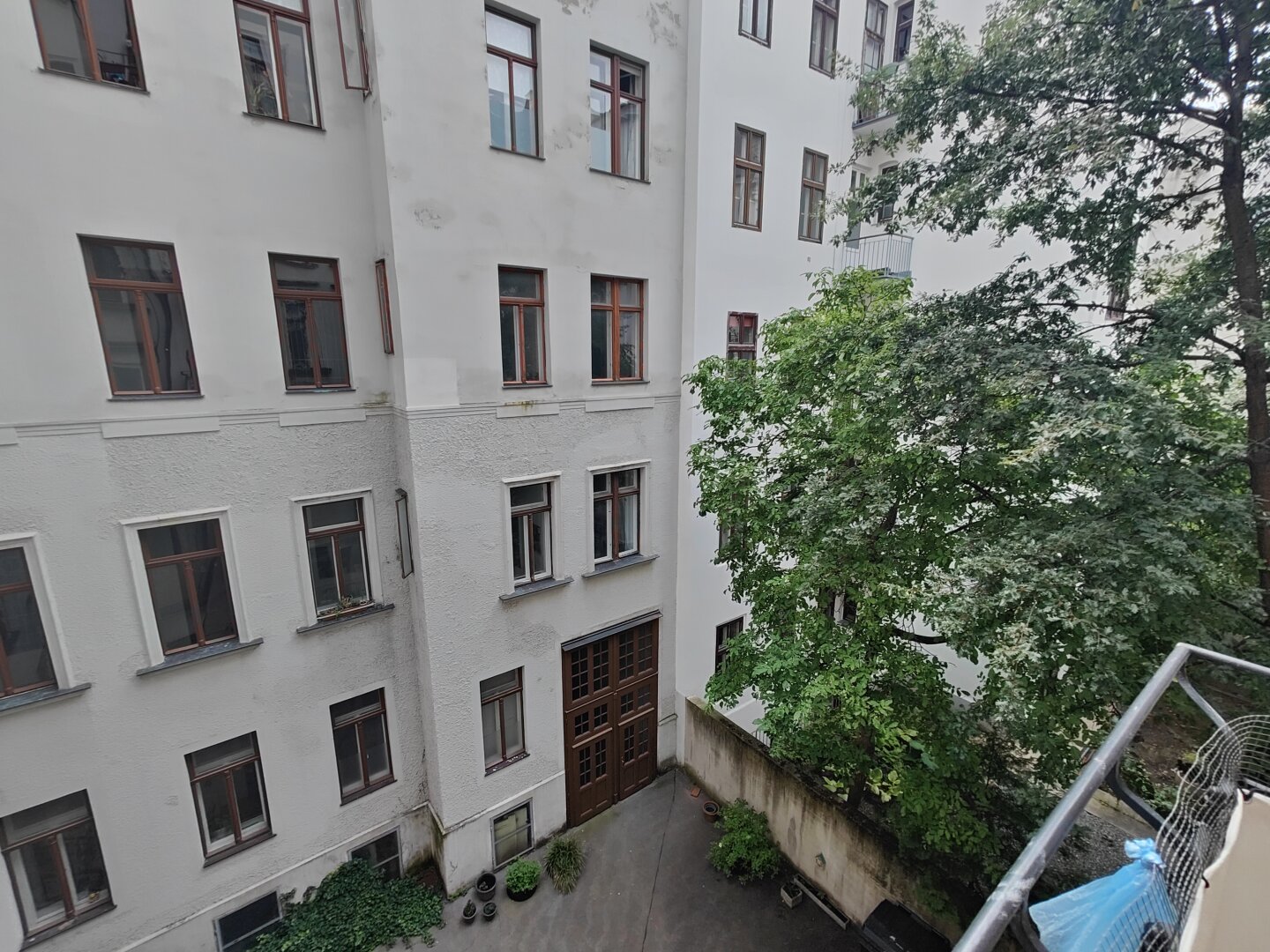 STADTWOHNUNG IN 1070 WIEN: Stilvolle 4-Zimmer Wohnung mit kleinem Balkon