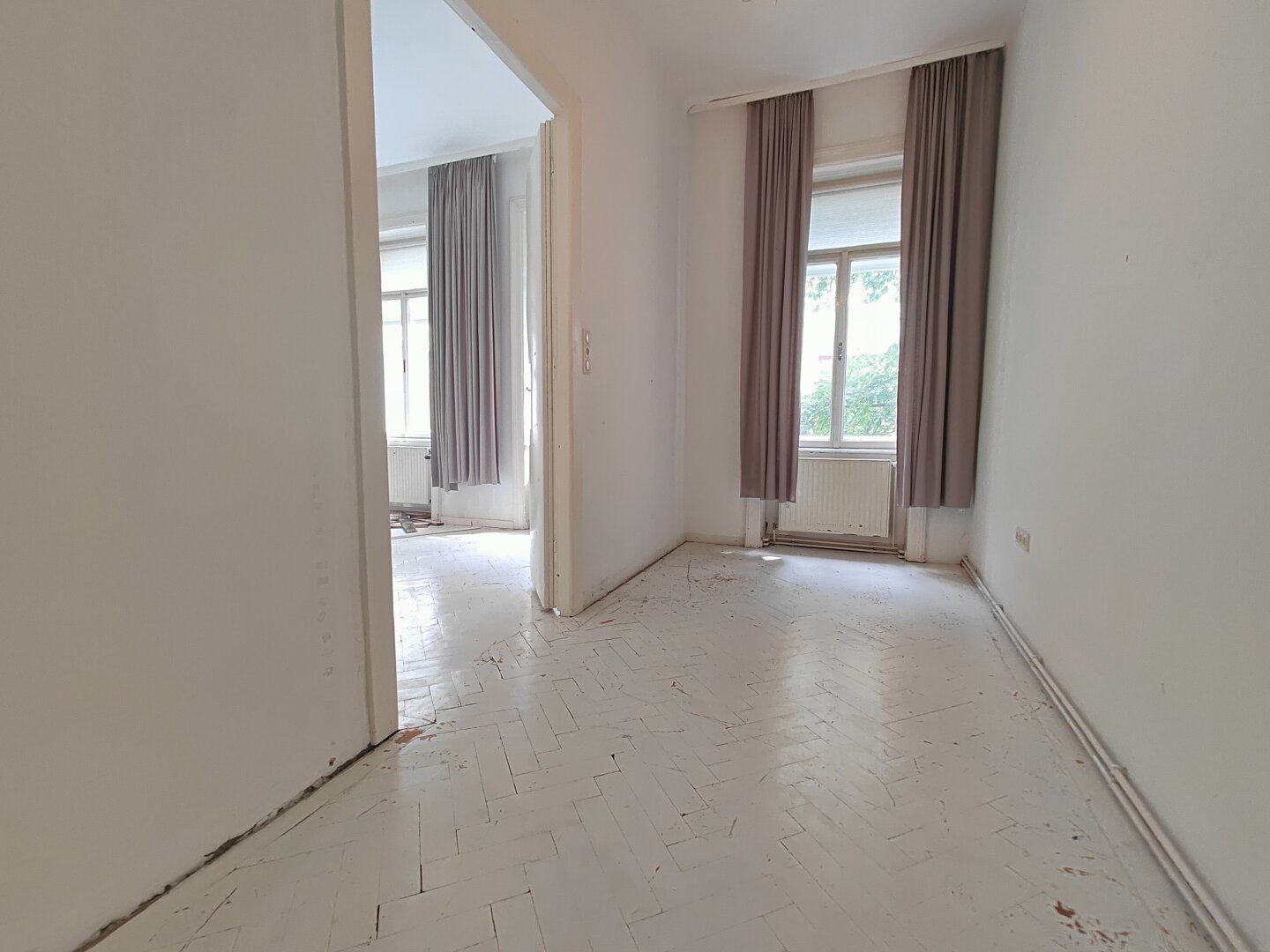 STADTWOHNUNG IN 1070 WIEN: Stilvolle 4-Zimmer Wohnung mit kleinem Balkon