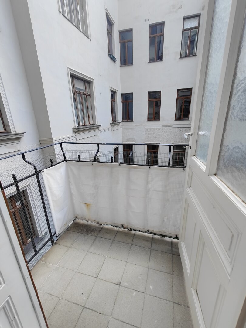 STADTWOHNUNG IN 1070 WIEN: Stilvolle 4-Zimmer Wohnung mit kleinem Balkon