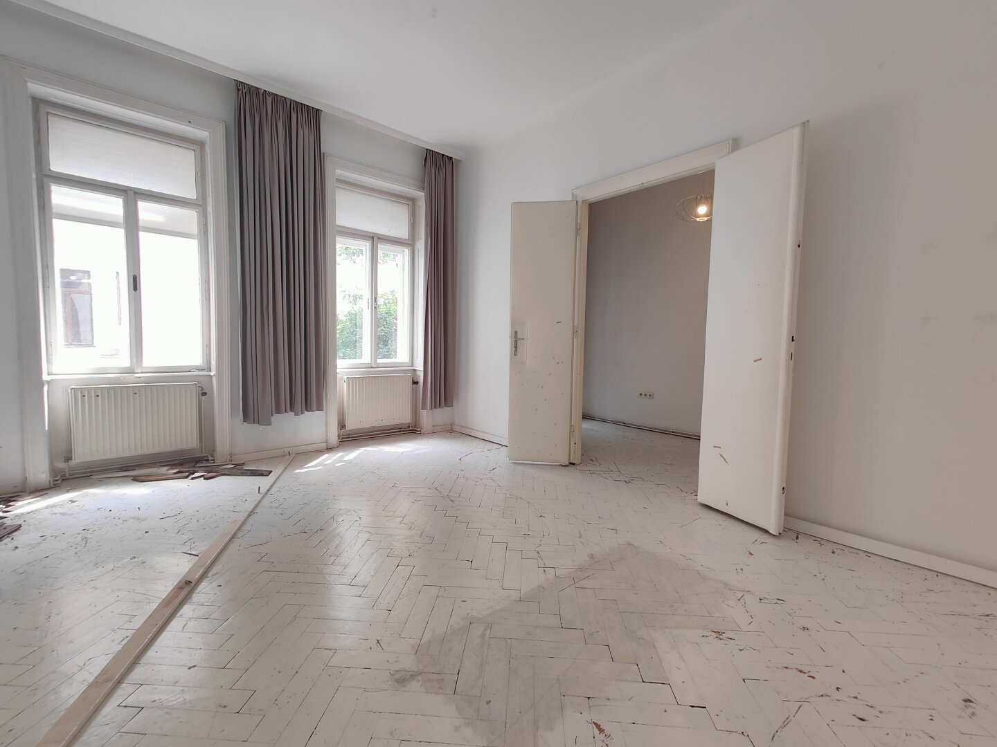 STADTWOHNUNG IN 1070 WIEN: Stilvolle 4-Zimmer Wohnung mit kleinem Balkon