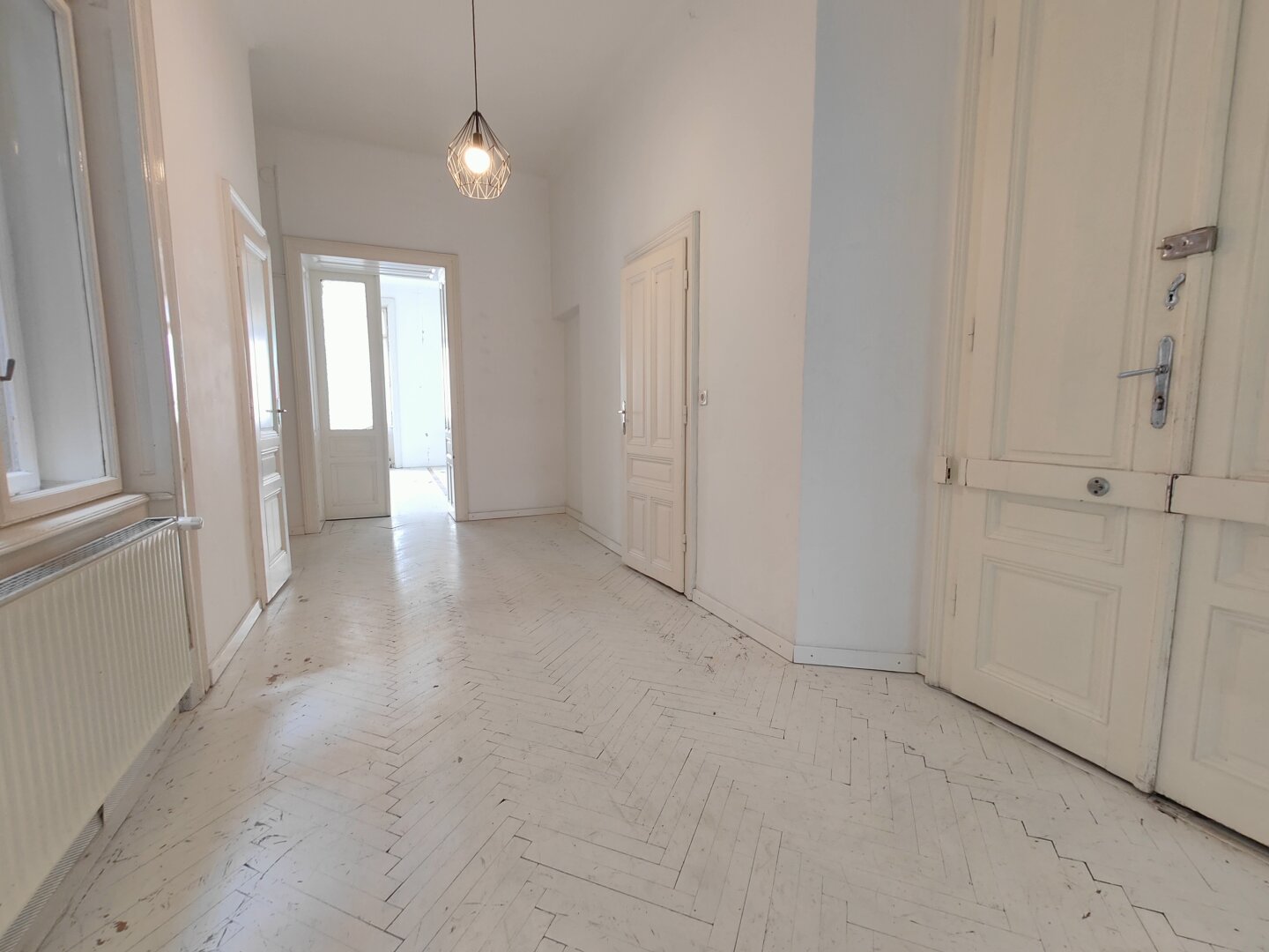 STADTWOHNUNG IN 1070 WIEN: Stilvolle 4-Zimmer Wohnung mit kleinem Balkon
