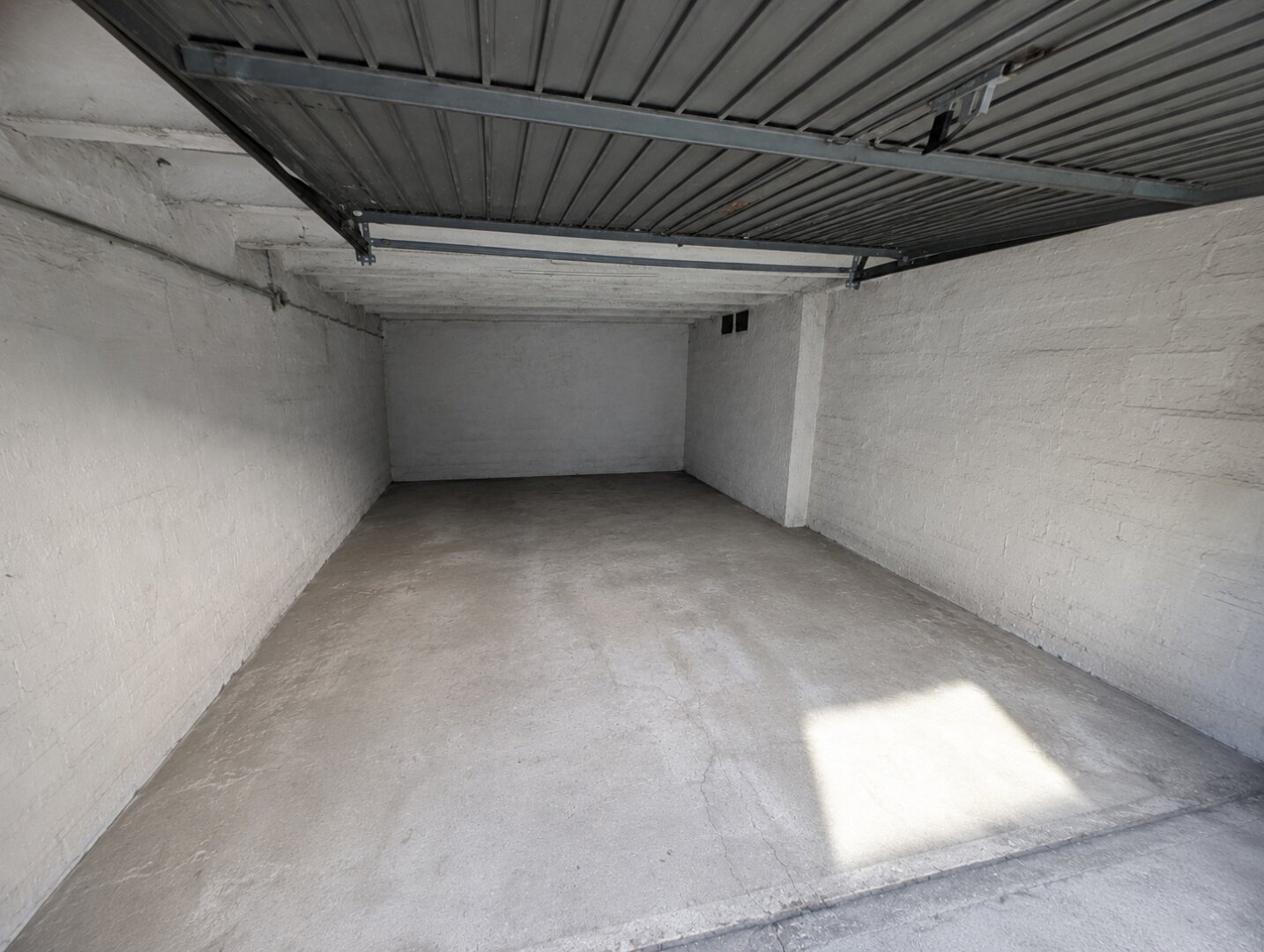 EINZELGARAGE - Großzügig geschnittene Garage mit guter Zufahrt