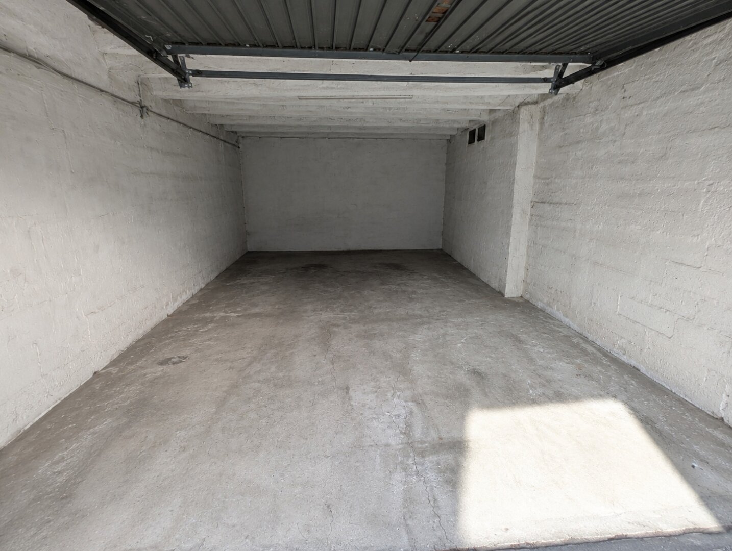 EINZELGARAGE - Großzügig geschnittene Garage mit guter Zufahrt
