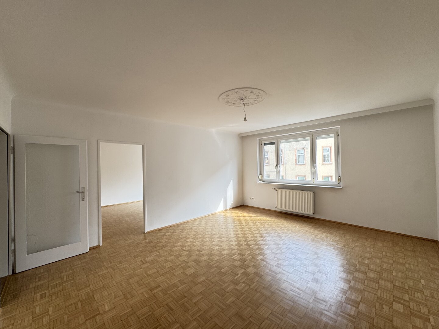Top 3 Zimmer mit neuer Küche und Einzelgarage - super Lage!