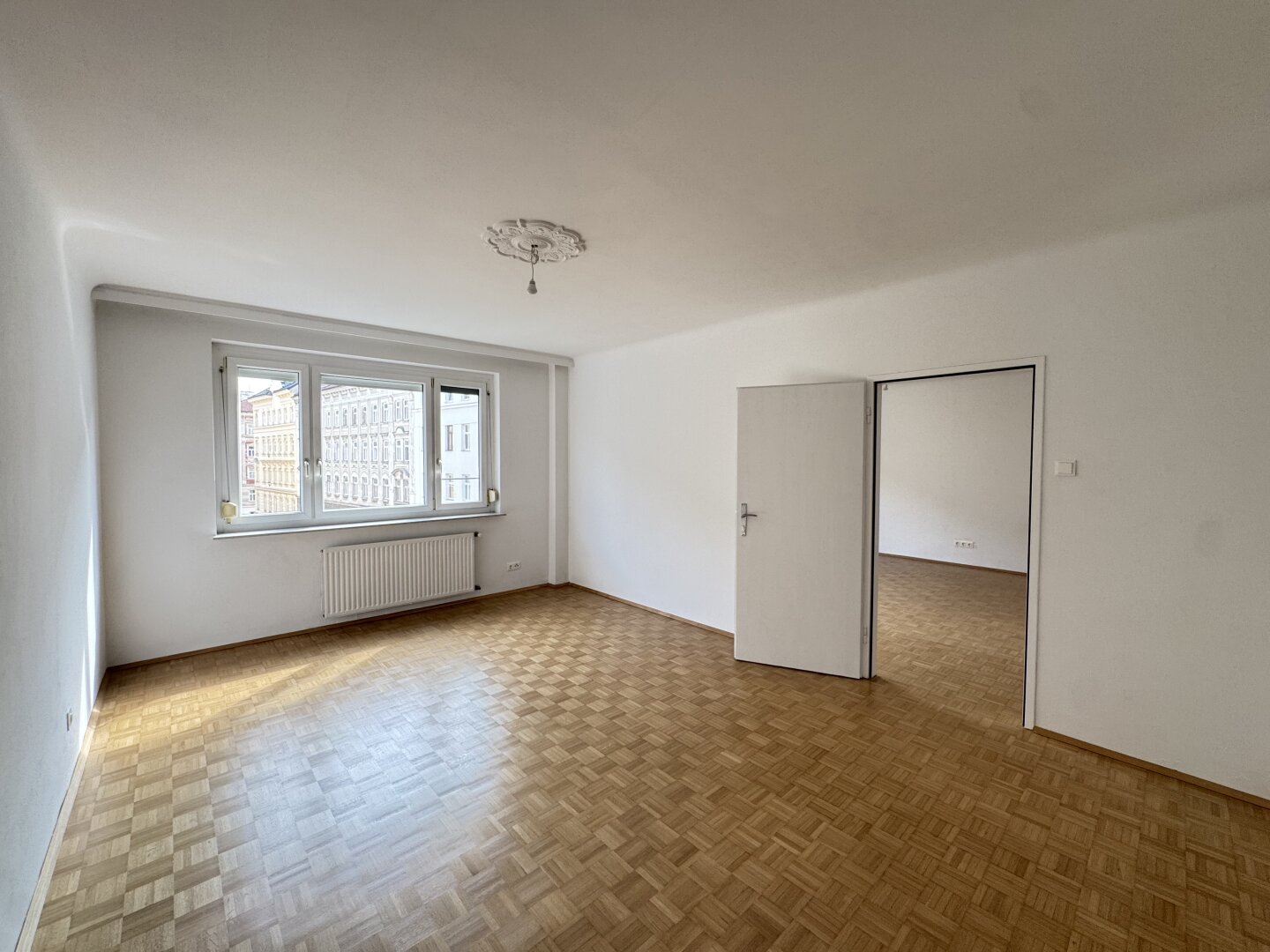 Top 3 Zimmer mit neuer Küche und Einzelgarage - super Lage!