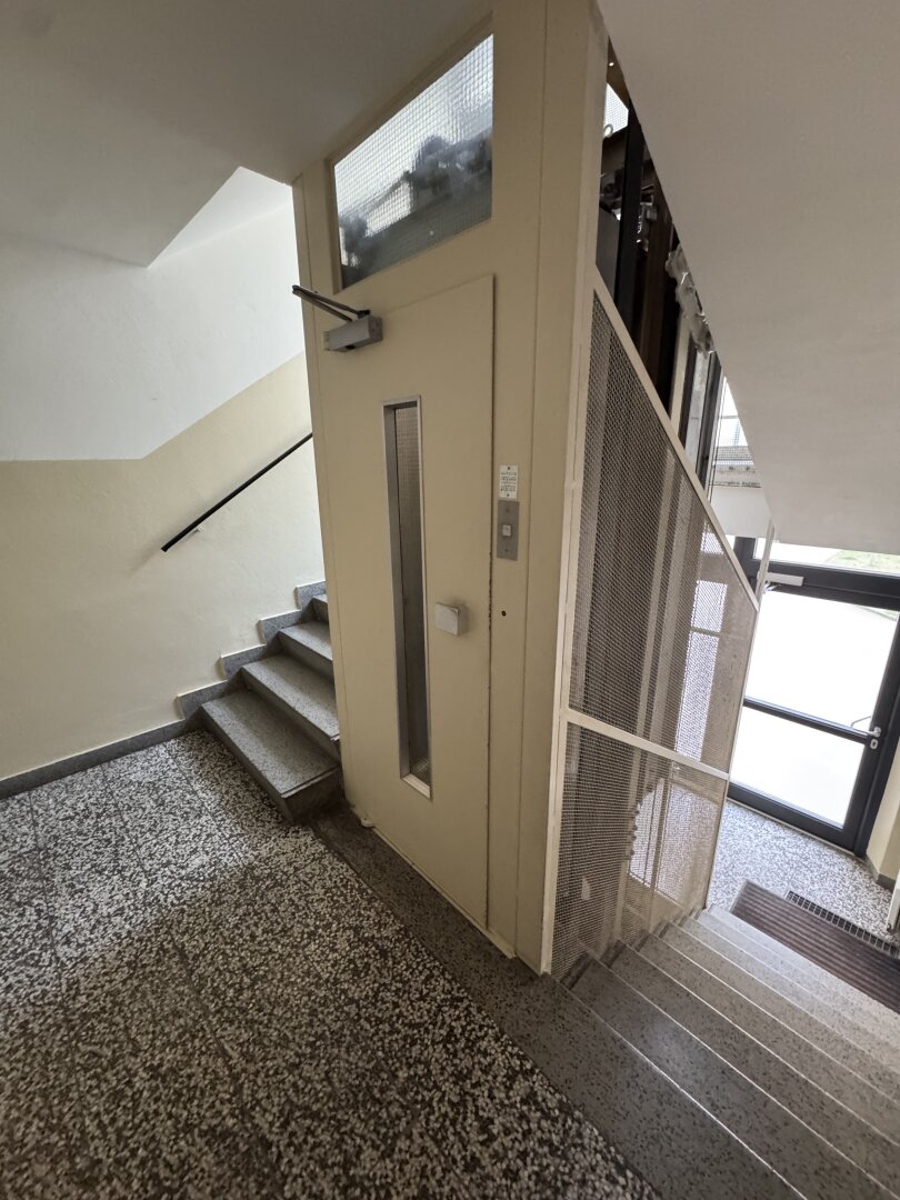 Top 3 Zimmer mit neuer Küche und Einzelgarage - super Lage!