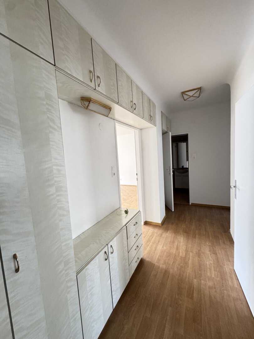 Top 3 Zimmer mit neuer Küche und Einzelgarage - super Lage!