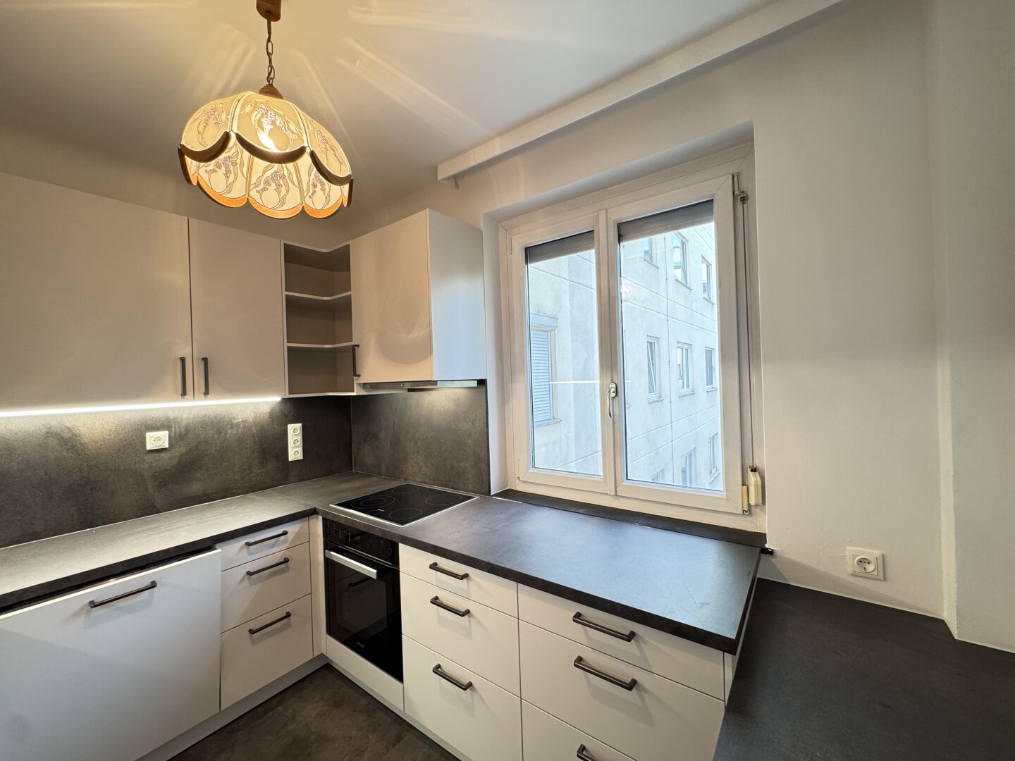 Top 3 Zimmer mit neuer Küche und Einzelgarage - super Lage!