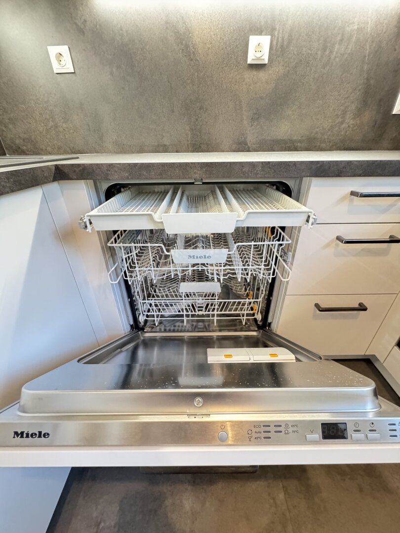 Top 3 Zimmer mit neuer Küche und Einzelgarage - super Lage!