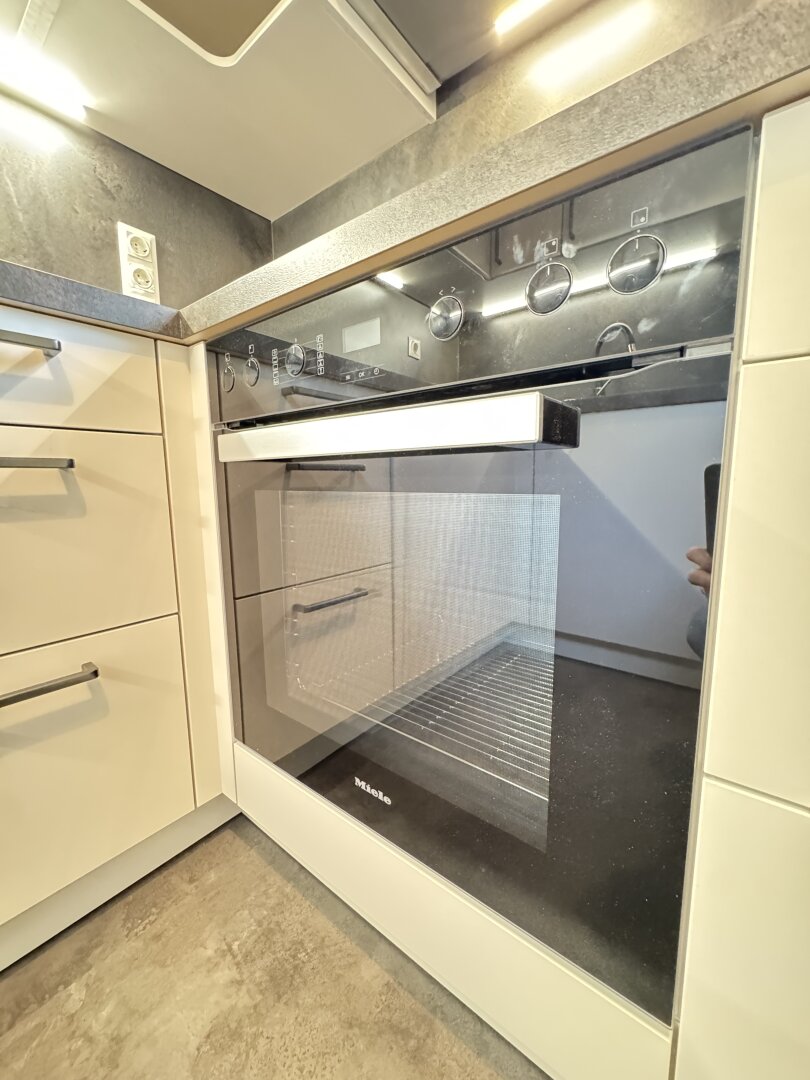 Top 3 Zimmer mit neuer Küche und Einzelgarage - super Lage!