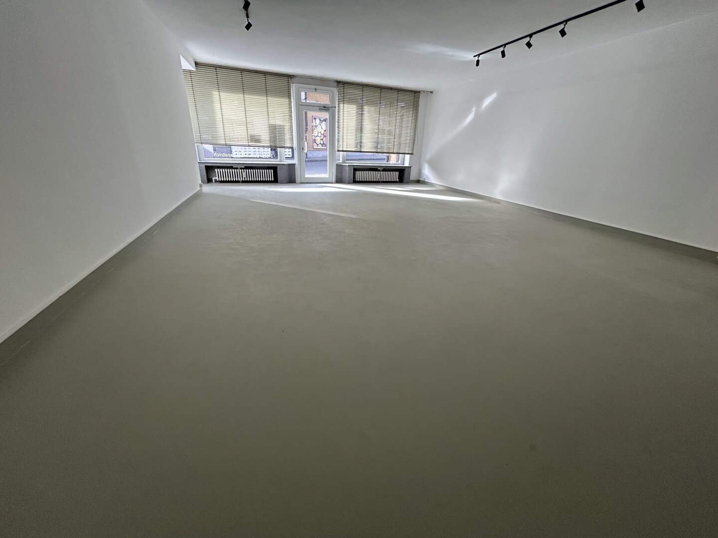 Attraktives Gewerbe Objekt für  Geschäftsfläche , Büro oder Praxisfläche in Vöcklabruck zu MIETEN  ca. 85m² für nur 765,00 € mtl.!