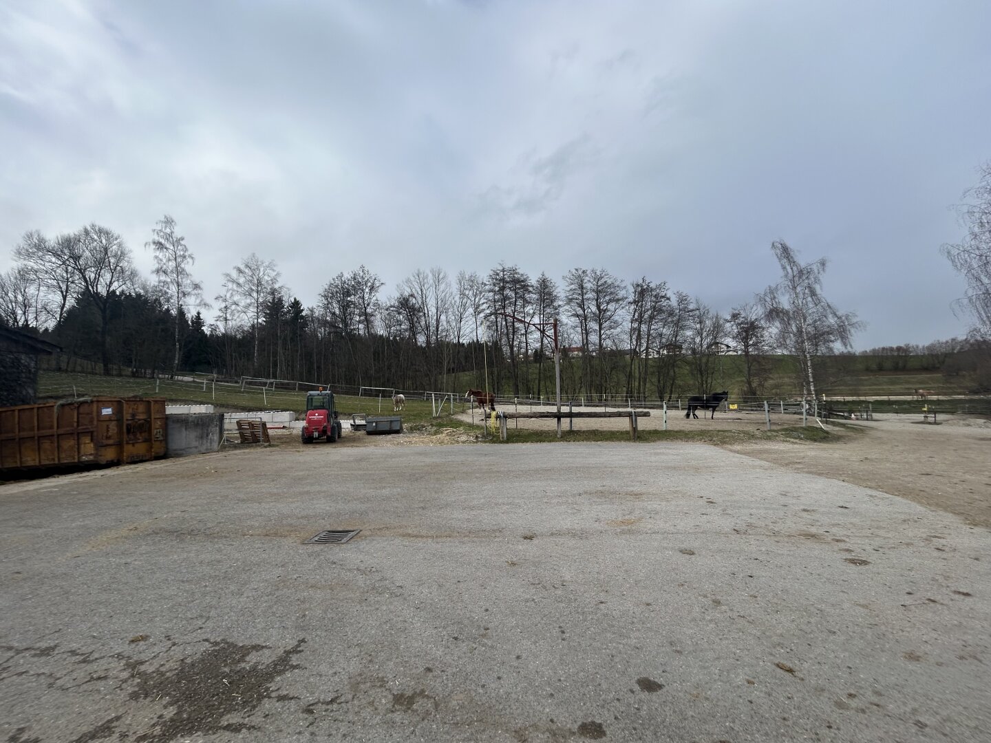 Romantischer Reithof mit Potential