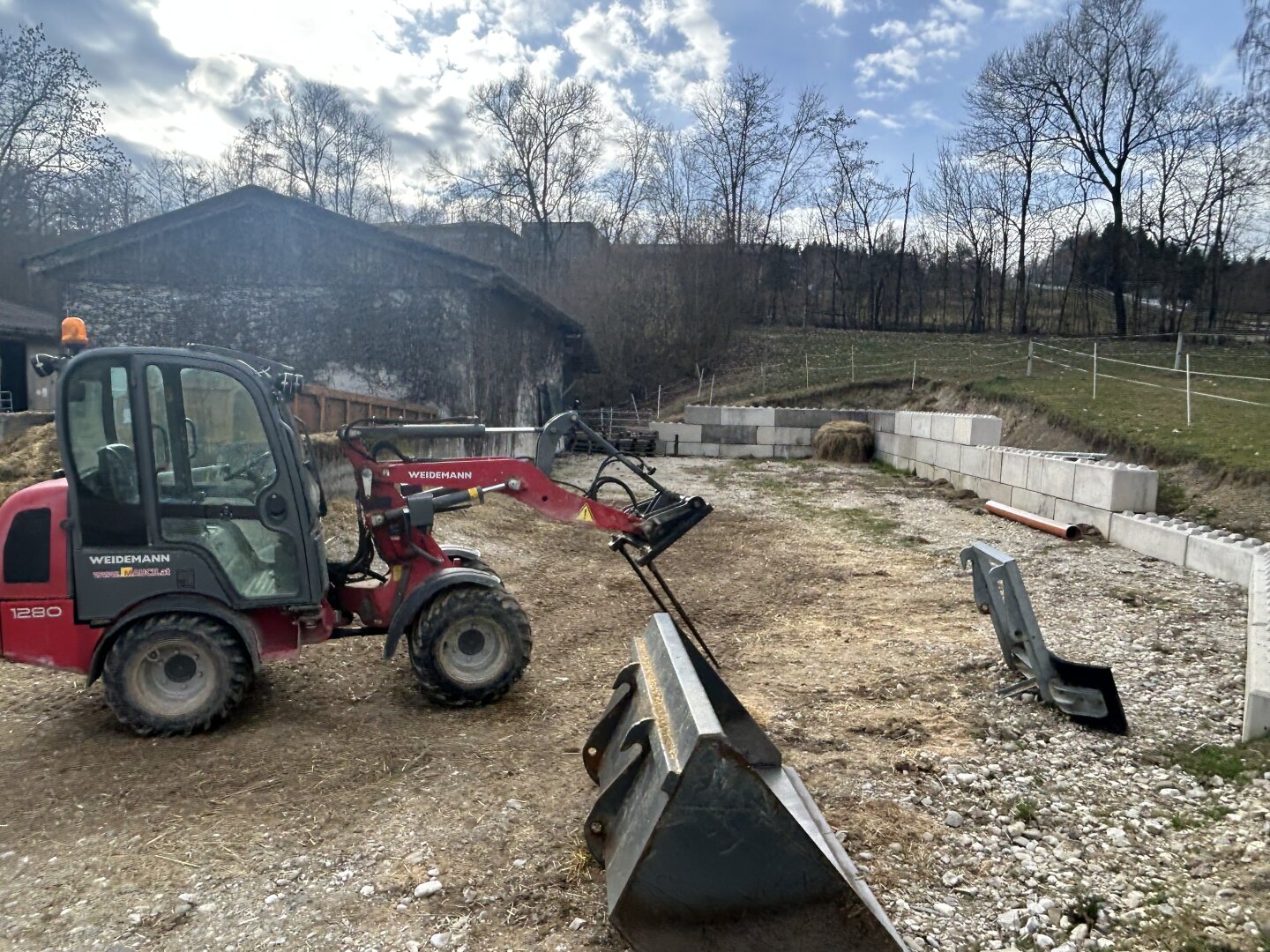 Romantischer Reithof mit Potential