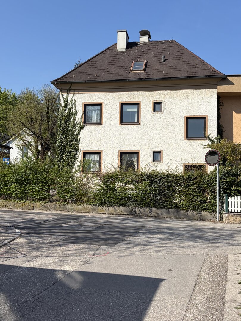 Doppelhaushälfte in Enns, Garten, Balkon, sanierungsbedürftig!