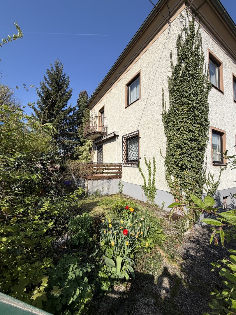 Doppelhaushälfte in Enns, Garten, Balkon, sanierungsbedürftig!