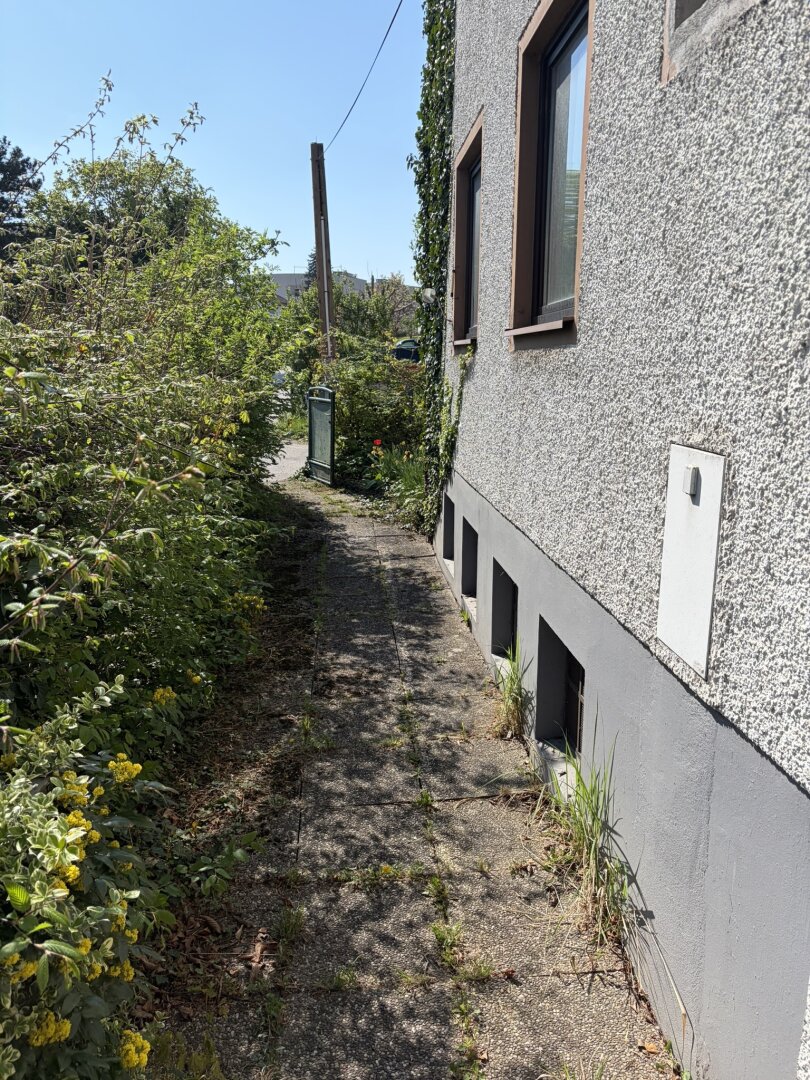 Doppelhaushälfte in Enns, Garten, Balkon, sanierungsbedürftig!