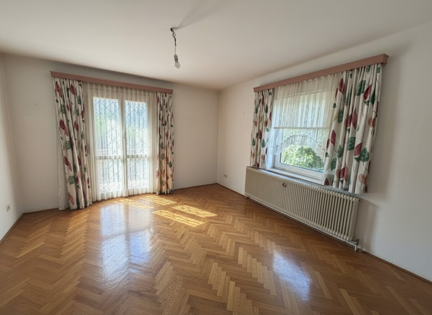 Doppelhaushälfte in Enns, Garten, Balkon, sanierungsbedürftig!