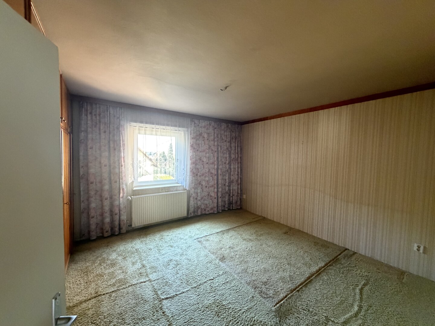 Doppelhaushälfte in Enns, Garten, Balkon, sanierungsbedürftig!