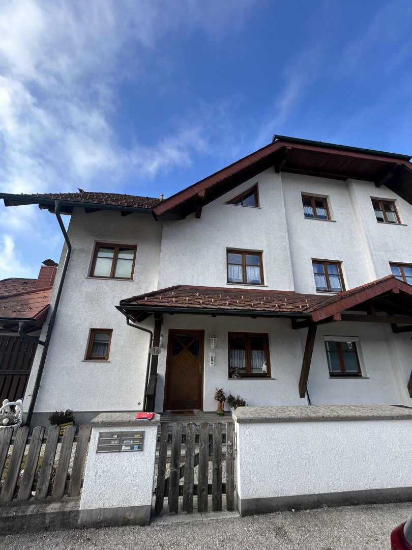 Charmante 2-Zi Dachgeschoßwohnung mit Balkon über den Dächern von Vöcklabruck !