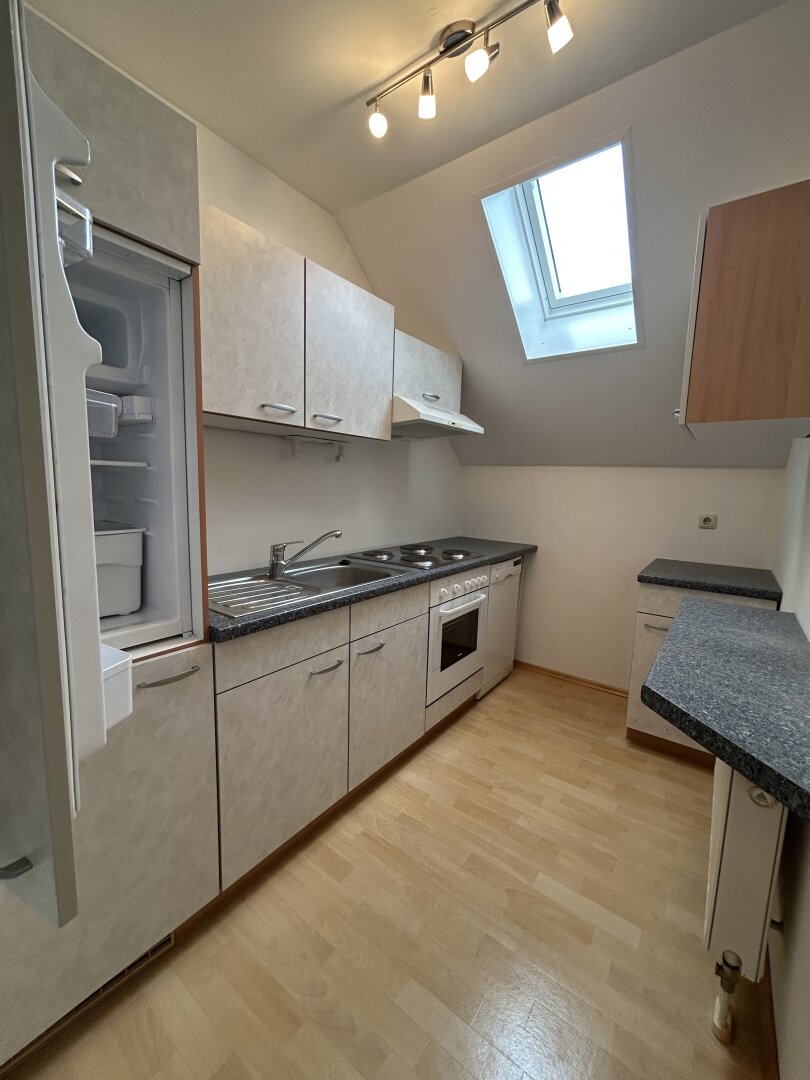 Charmante 2-Zi Dachgeschoßwohnung mit Balkon über den Dächern von Vöcklabruck !