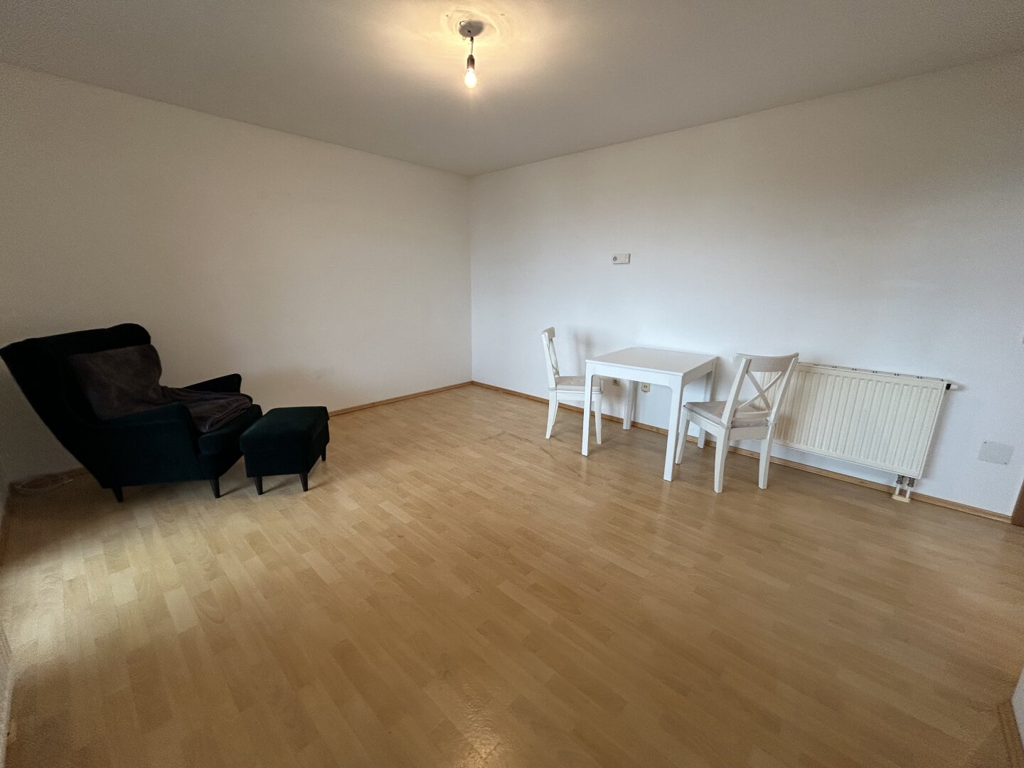 Charmante 2-Zi Dachgeschoßwohnung mit Balkon über den Dächern von Vöcklabruck !