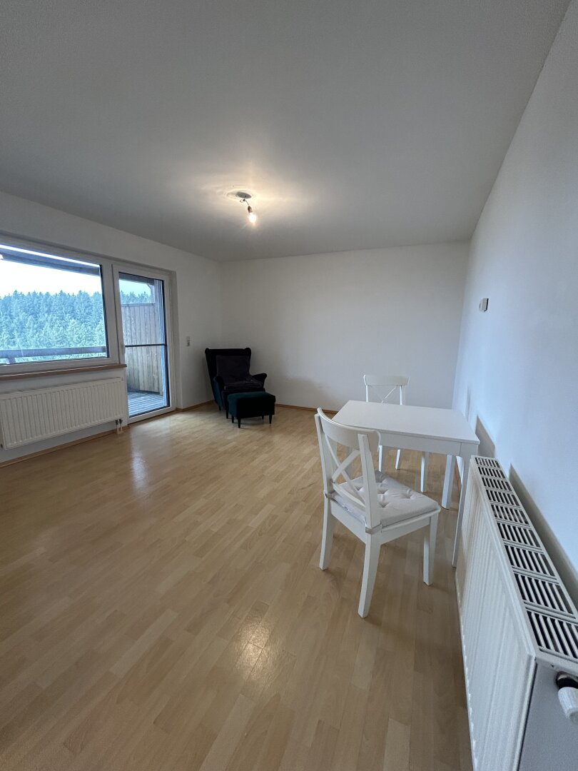 Charmante 2-Zi Dachgeschoßwohnung mit Balkon über den Dächern von Vöcklabruck !