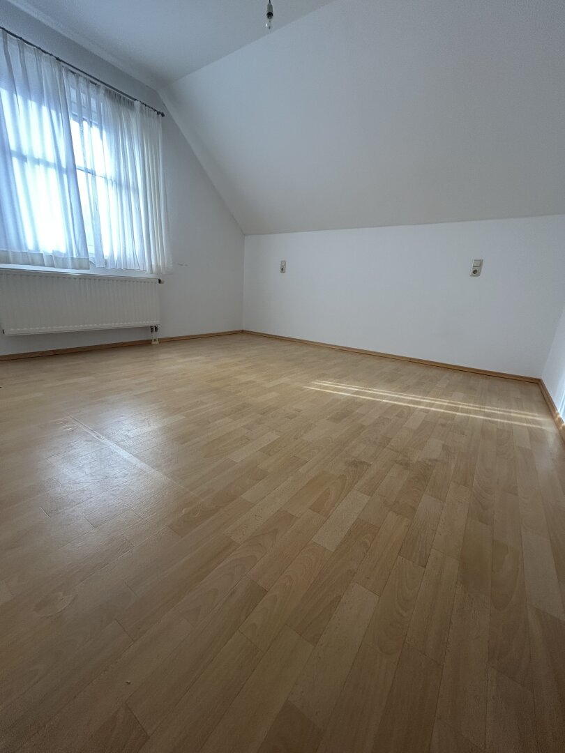 Charmante 2-Zi Dachgeschoßwohnung mit Balkon über den Dächern von Vöcklabruck !