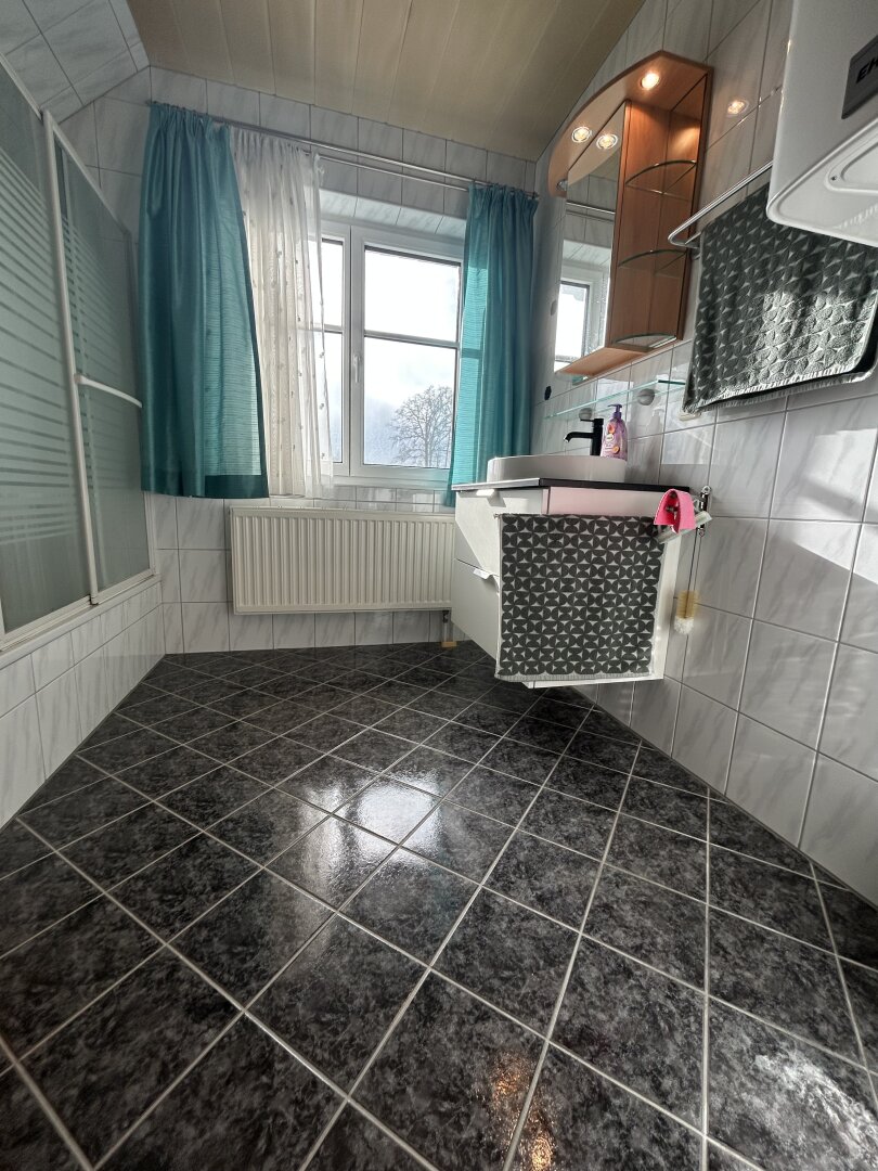 Charmante 2-Zi Dachgeschoßwohnung mit Balkon über den Dächern von Vöcklabruck !