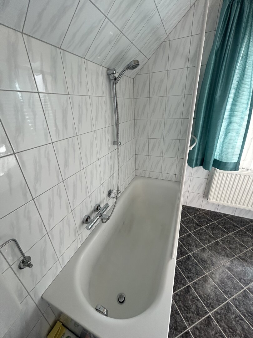 Charmante 2-Zi Dachgeschoßwohnung mit Balkon über den Dächern von Vöcklabruck !