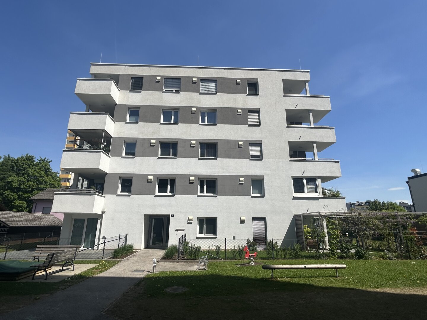 Neuwertige 3-Zi Terrassenwohnung in Vöcklabruck voll Eingerichtet mit Balkon, um nur 798.-