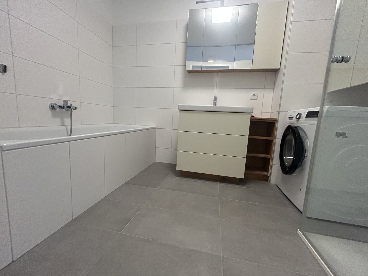 Neuwertige 3-Zi Terrassenwohnung in Vöcklabruck voll Eingerichtet mit Balkon, um nur 798.-
